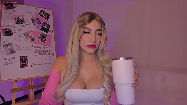 MaddisonTaylor1 online show from October 31, 2025, 8:43 pm