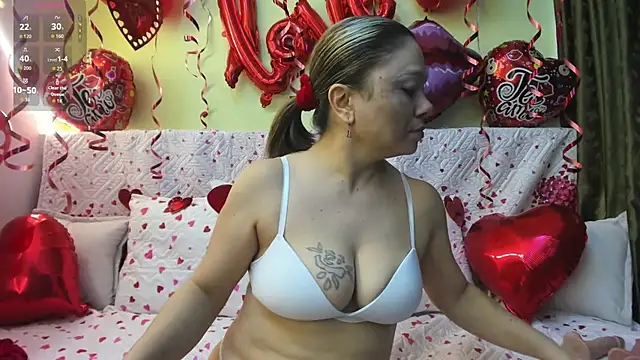 AtheneaArbelaez  online show from September 21, 2025, 12:51 pm