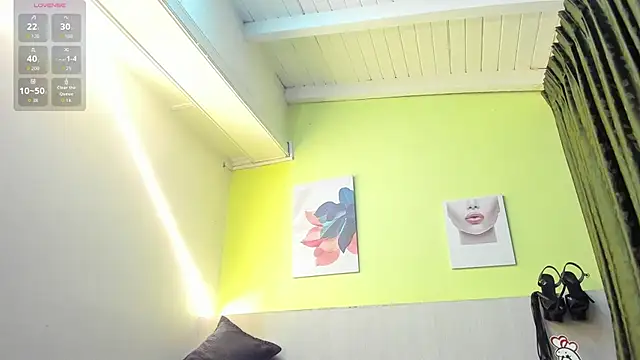 AtheneaArbelaez  online show from September 30, 2025, 12:43 pm