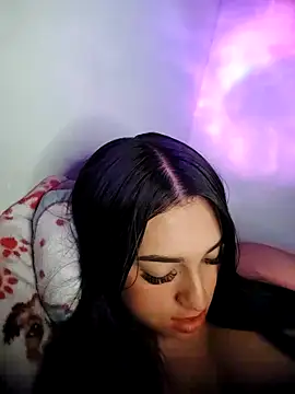 Snapshot of Linda_Saenz_ chatting on October 5, 2025, 4:11 am Linda Saenz online show from October 5, 2025, 4:11 am