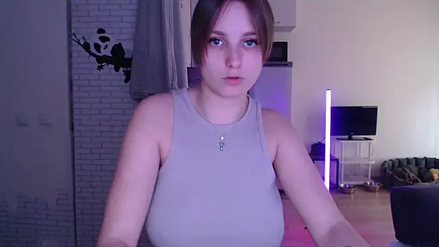 Snapshot of Leonaalove chatting on April 1, 2026, 1:41 pm Leonaalove online show from April 1, 2026, 1:41 pm
