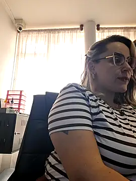 CurvyLust x online show from November 4, 2025, 5:01 pm