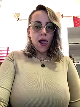 CurvyLust x online show from December 18, 2025, 2:23 pm