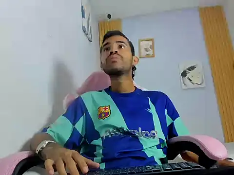 Snapshot of adri_sexboy229 chatting on October 22, 2025, 7:08 am adri sexboy229 online show from October 22, 2025, 7:08 am