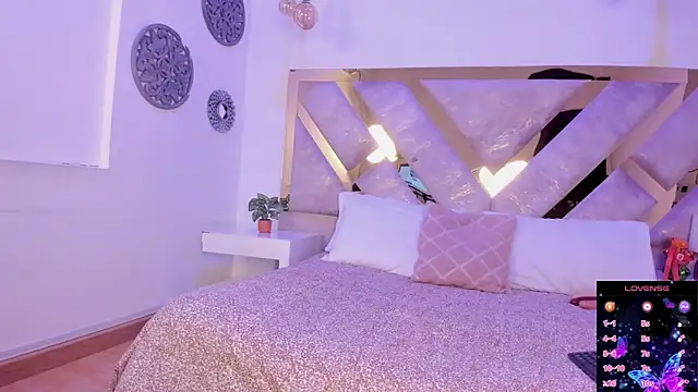 Marianee Rousse online show from September 10, 2025, 9:59 pm