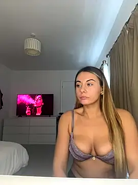 Scarlettroseeee online show from October 25, 2025, 1:18 pm