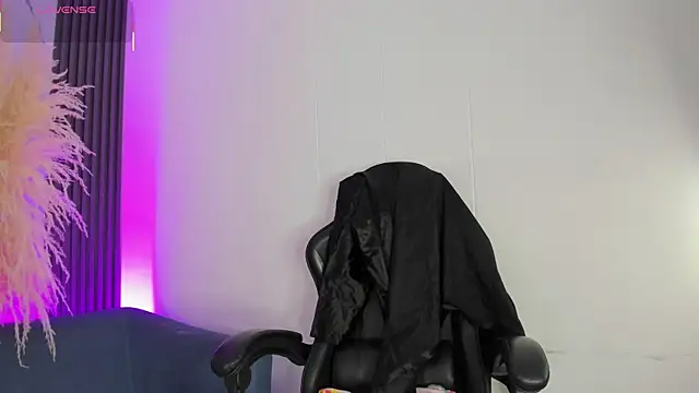 ShaunaDream online show from March 4, 2026, 5:02 am