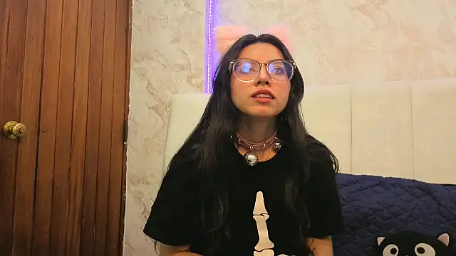 VioletxBloom online show from November 22, 2025, 5:17 am