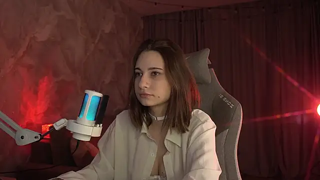 LumeNova online show from February 15, 2026, 12:51 am