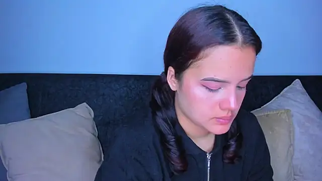 Snapshot of sweet_lily26 chatting on November 14, 2025, 5:17 am sweet lily26 online show from November 14, 2025, 5:17 am