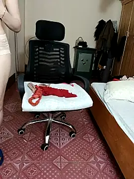 Moona heny online show from October 31, 2025, 12:17 pm