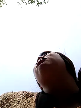 quynhkoolbae online show from April 17, 2026, 1:19 am