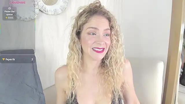 Velora   online show from November 3, 2025, 3:41 am