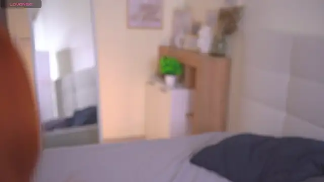 Venelopa online show from October 9, 2025, 3:21 pm