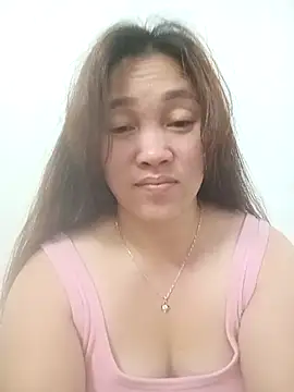 miumiu 00 online show from November 17, 2025, 2:01 pm