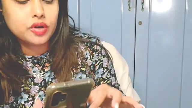 Indian GlowingMiax online show from September 12, 2025, 6:52 pm