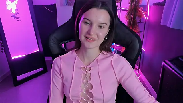 Snapshot of AgataWillis chatting on October 13, 2025, 1:22 pm AgataWillis online show from October 13, 2025, 1:22 pm
