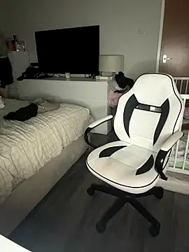 MysteriousMylaX online show from November 9, 2025, 5:44 pm