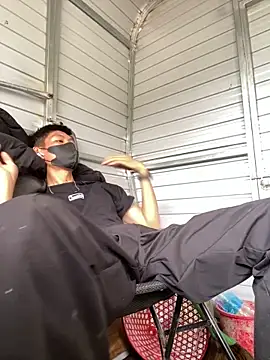 linh21107 online show from October 26, 2025, 5:57 am