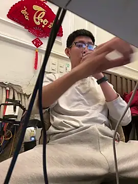 linh21107 online show from April 9, 2026, 1:49 pm