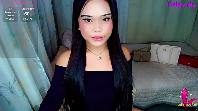 Snapshot of Cassandra_Luxx chatting on June 19, 2026, 7:28 pm Cassandra Luxx online show from June 19, 2026, 7:28 pm