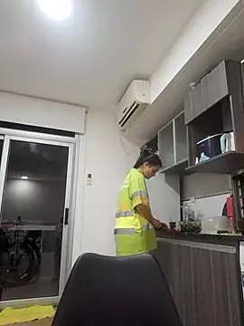 Danielaeliana online show from November 28, 2025, 12:57 am