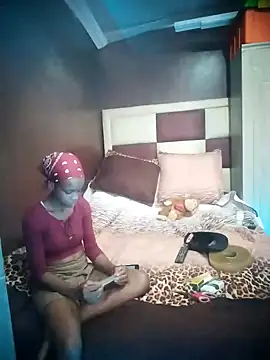 Snapshot of TinnyVsGiant chatting on September 18, 2025, 1:35 pm TinnyVsGiant online show from September 18, 2025, 1:35 pm