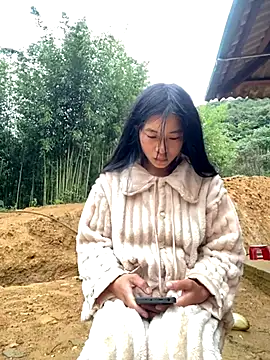 EmLy02 online show from November 19, 2025, 12:43 am