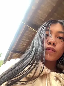 EmLy02 online show from December 3, 2025, 12:07 am