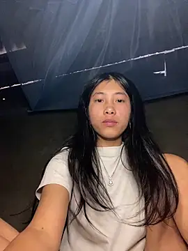 EmLy02 online show from December 15, 2025, 1:21 am