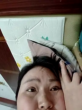 lingling5200 online show from December 2, 2025, 1:39 pm