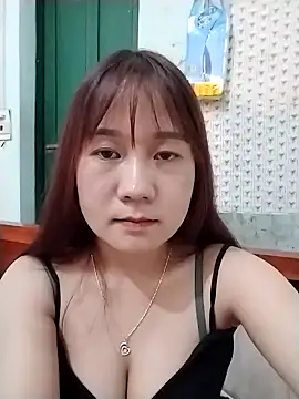 qinejr37 online show from September 9, 2025, 11:21 am