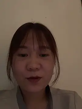 qinejr37 online show from September 18, 2025, 4:03 am