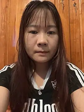 qinejr37 online show from October 1, 2025, 11:33 pm