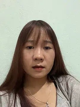 qinejr37 online show from October 5, 2025, 11:08 am