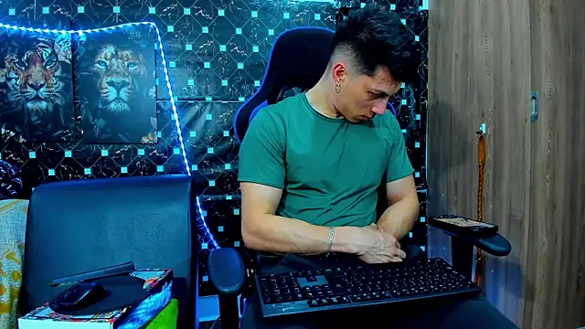 Snapshot of javiersexymann chatting on September 23, 2025, 11:41 pm javiersexymann online show from September 23, 2025, 11:41 pm