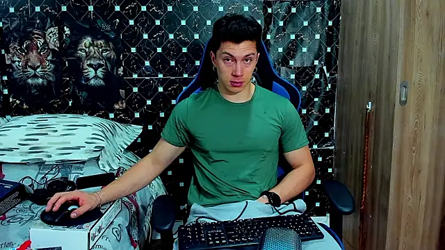 javiersexymann online show from February 28, 2026, 10:55 pm