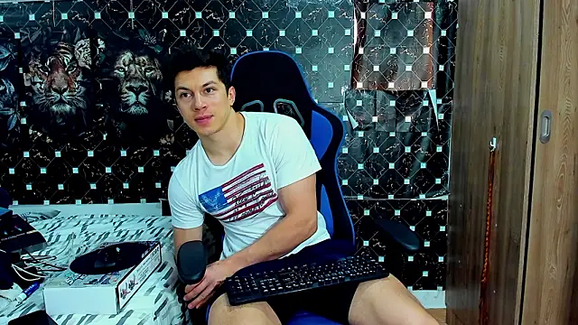 javiersexymann online show from March 18, 2026, 7:06 pm