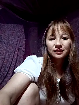 Mini3333 online show from April 4, 2026, 10:18 pm