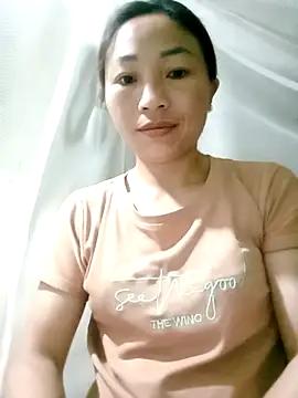 lucybaby00 online show from March 30, 2026, 10:33 pm