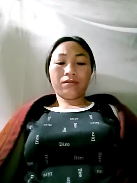 lucybaby00 online show from April 2, 2026, 8:50 pm