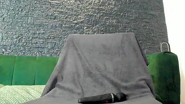 Snapshot of AnneSins chatting on October 6, 2025, 7:00 pm AnneSins online show from October 6, 2025, 7:00 pm