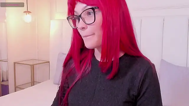 mae lyra online show from February 4, 2026, 9:31 pm