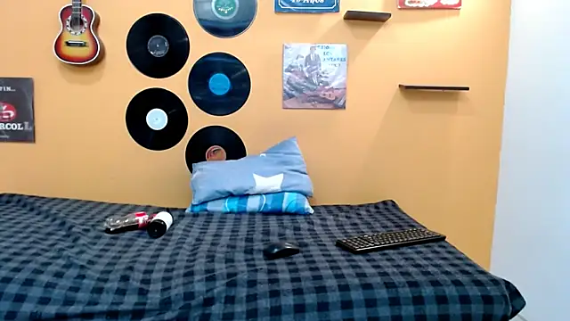 skinnyverus18 online show from February 24, 2026, 7:12 pm