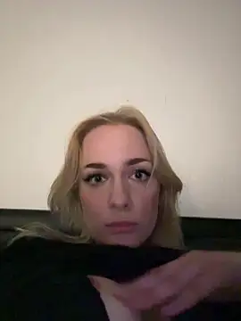 DaryaDoll online show from April 11, 2026, 1:10 am