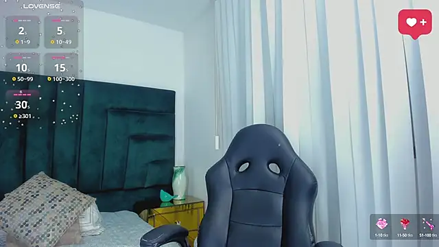 SaraWagner  online show from September 14, 2025, 12:10 am