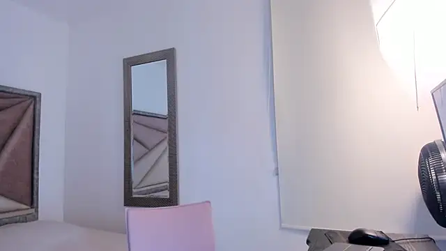 SaraWagner  online show from December 14, 2025, 12:16 am