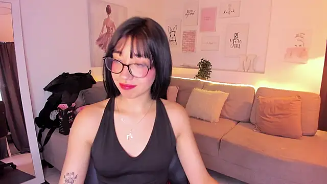 Miacorner  online show from October 30, 2025, 9:48 pm