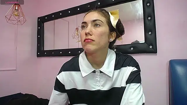 danna7cute online show from April 13, 2026, 9:42 pm