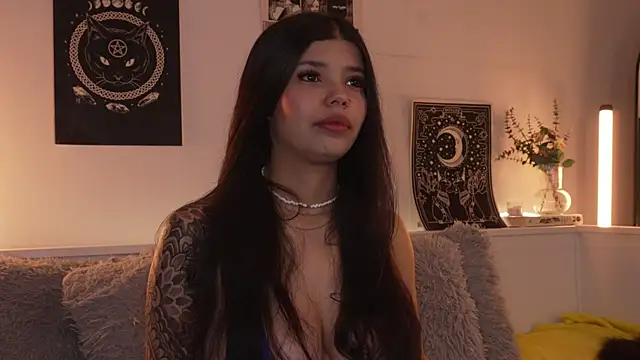 sophieee art online show from October 12, 2025, 10:42 pm